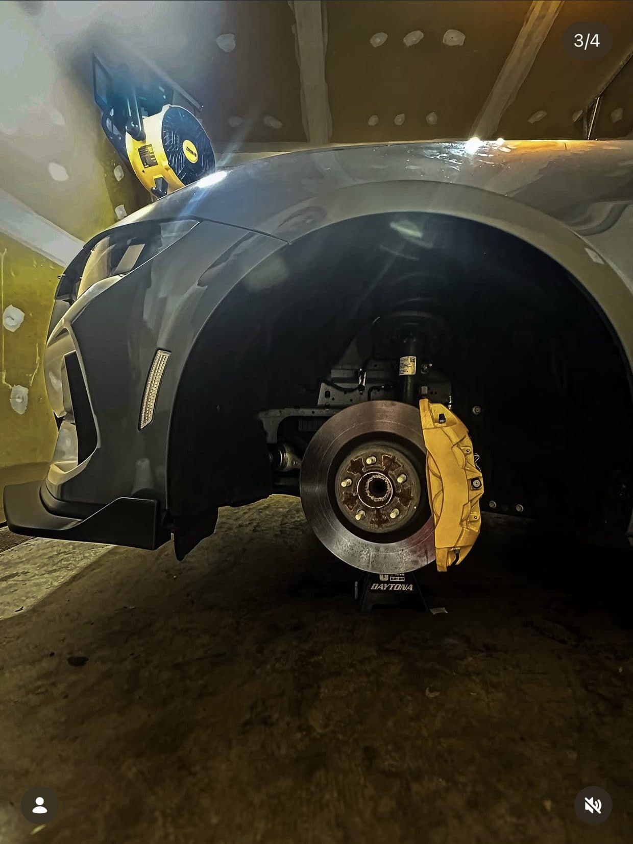 Mustang S650 caliper finished in reflective yellow vinyl